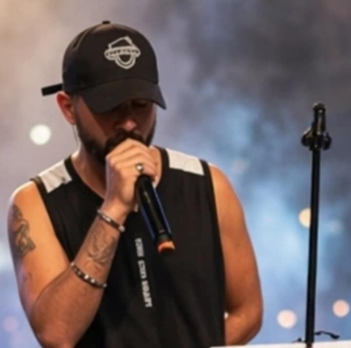 Singer Booking live performance