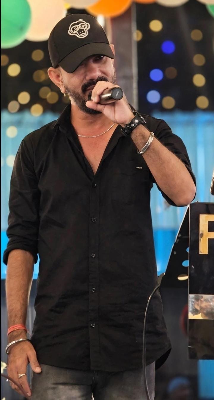 Singer Booking live performance