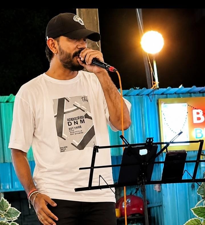 Singer Booking performing live